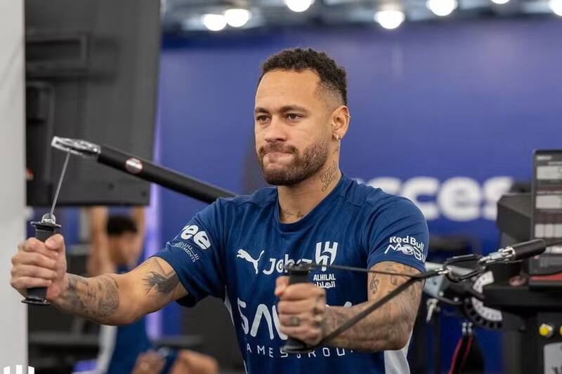 Neymar sigue recuperándose del corte de ligamentos.