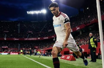 Todo sirve: el imprevisto que le ayudará a Gabriel Suazo a ser titular contra Barcelona