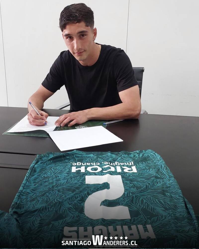 Luis Miguel Margas firmó su primer contrato profesional con Santiago Wanderers. Foto: @swanderers