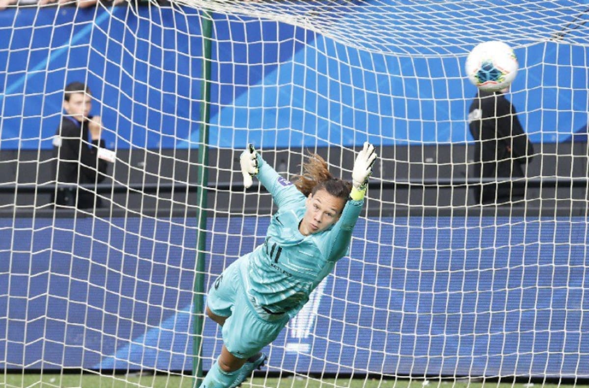 Las asombrosas atajadas de Christiane Endler en la final ante el Lyon