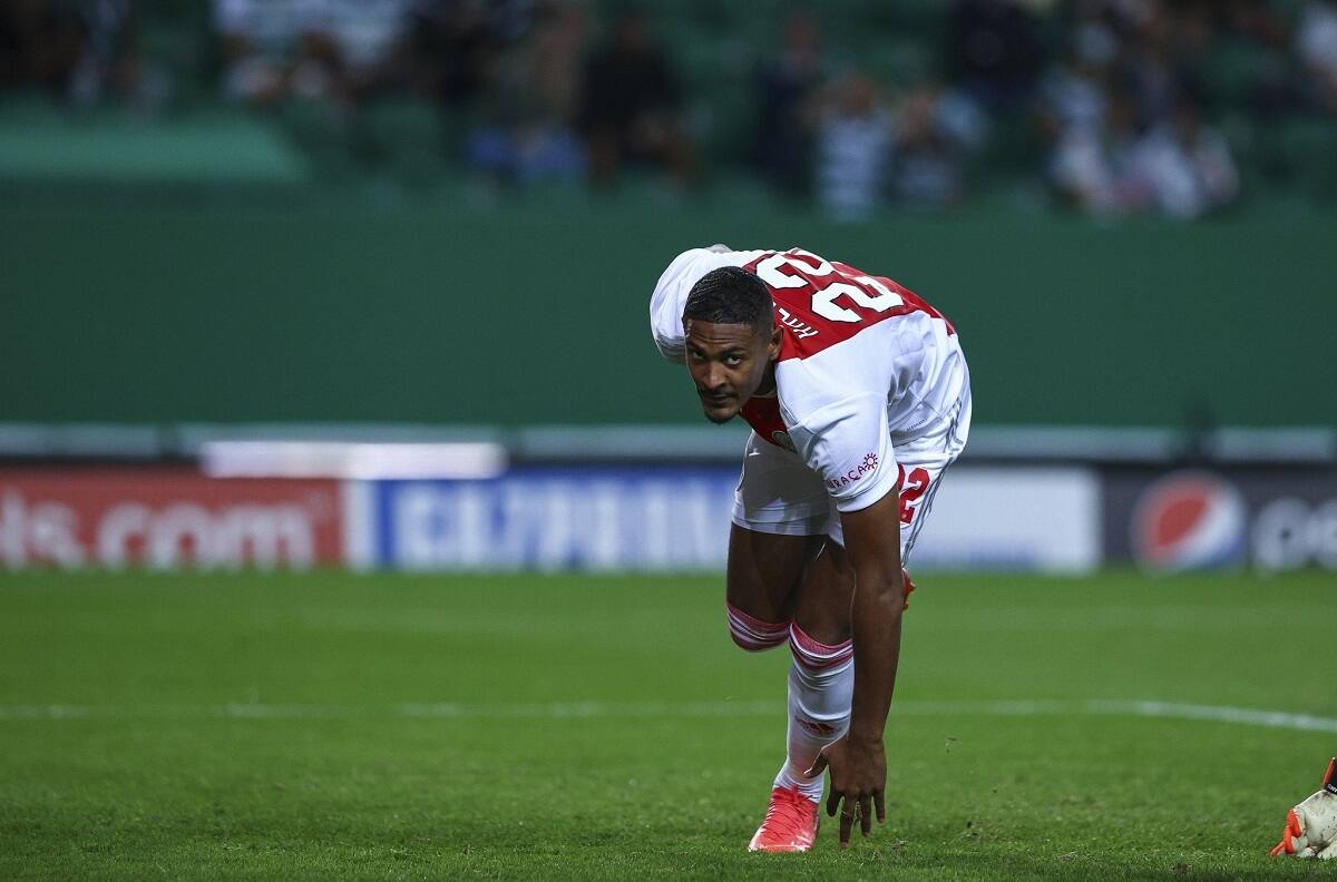 Todos los resultados de este miércoles en la Champions League: Messi no pudo en Bélgica, partidazo en Liverpool y goleadas del City y el Ajax