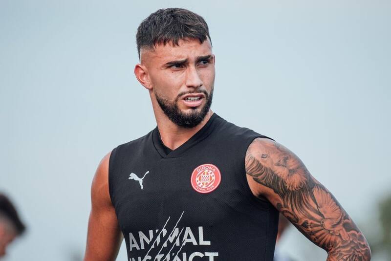 El delantero con paso por Universidad de Chile sigue doliendo en La Cisterna. Foto: Girona.