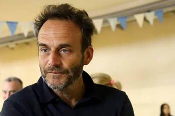 Ex coach argentino del "Chino" Ríos renunció al gobierno por jugar torneo de pádel en cuarentena