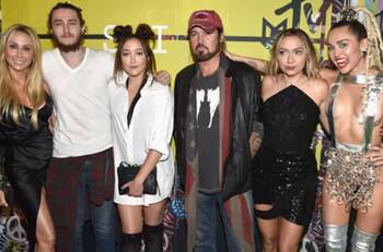 Nuevo escándalo remece a la familia de Miley Cyrus