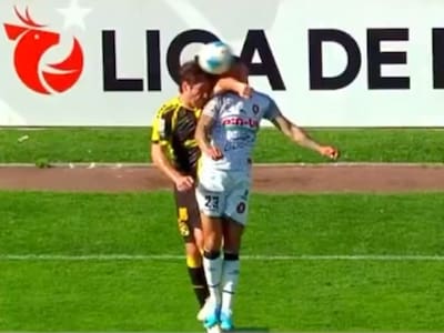 Árbitro perdonó a jugador de Coquimbo Unido tras este brutal codazo ante Deportes Limache