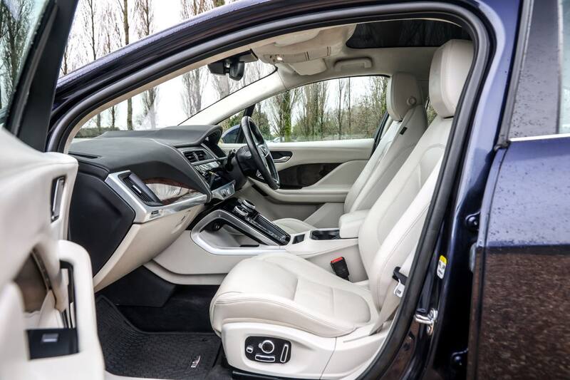 Así luce el interior del primer auto eléctrico usado por la familia real en Inglaterra