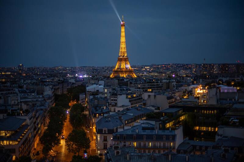 La Torre Eiffel está lista para recibir los Juegos Olímpicos. EFE