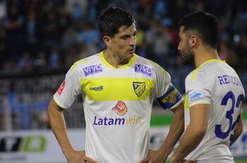 Clásico en el mercado de fichajes por goleador de la Primera B