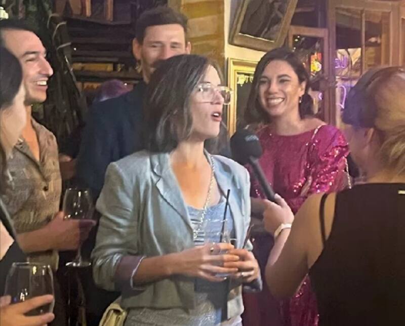 Camila Vallejo asistió a la boda junto a su marido, Abel Zicavo. Créditos: LUN