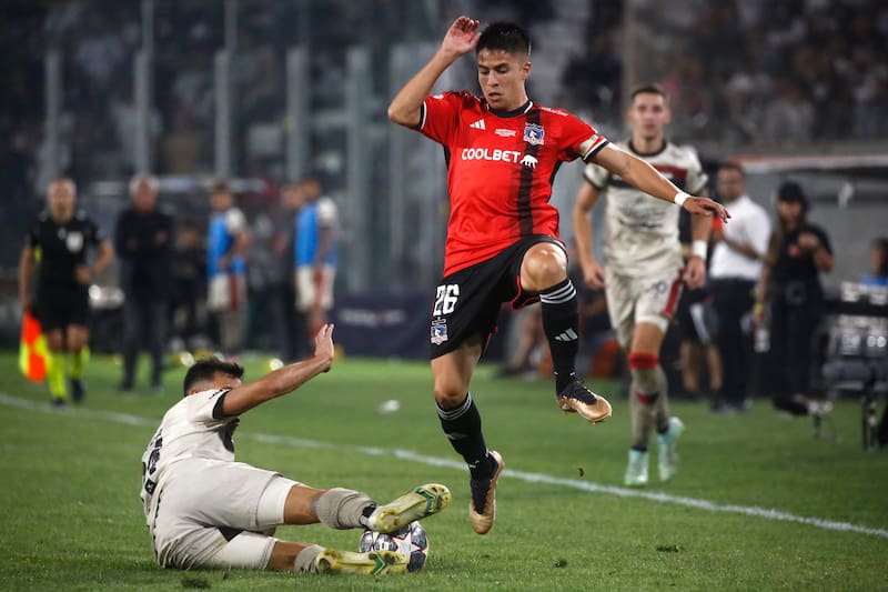 El delantero Matías Moya no convenció en su primer semestre en Colo Colo. (Foto: Agencia Aton)
