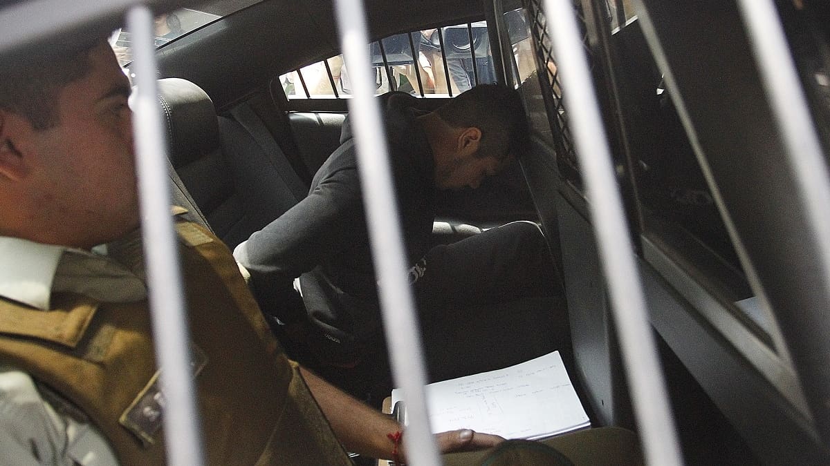 Mujer fue encerrada y violentada sexualmente cinco días en furgón por su cónyuge, quien tenía orden de alejamiento