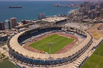 “Deficiente”: Diputado amenaza a empresa encargada de remodelar estadio del fútbol chileno