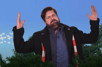 La hilarante imitación de Stefan Kramer a Gabriel Boric en "Conociéndote": incluyó hasta el árbol de la campaña