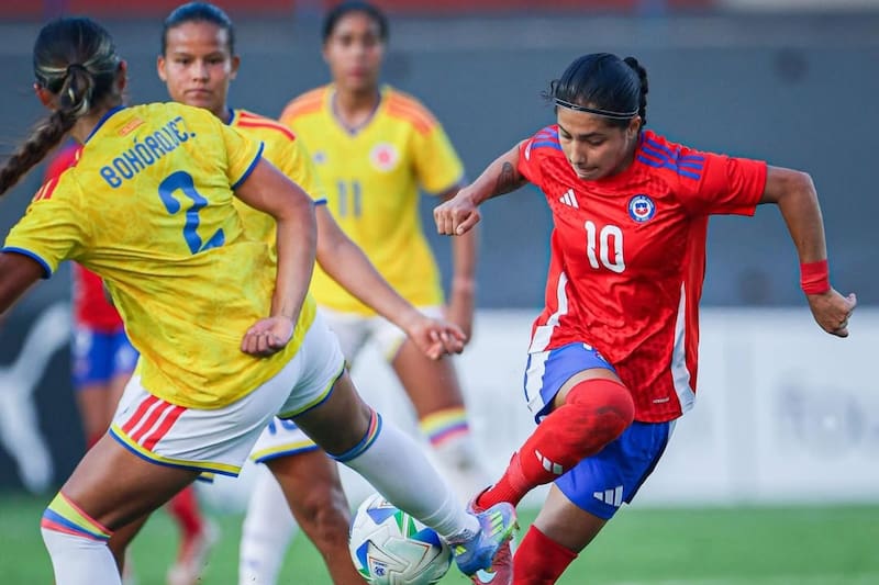 La chilena casi marca en Paraguay. Foto: La Roja.