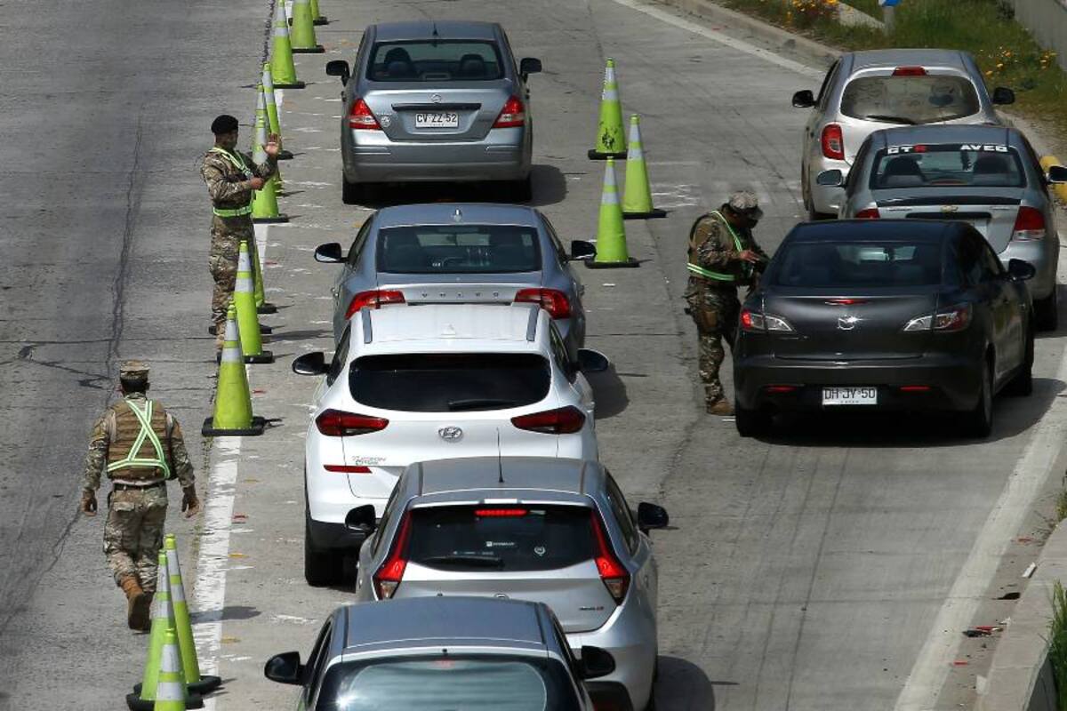 Valparaiso, 20 de septiembre de 2020
Personal de la Armada realiza fiscalizaciones en ambos sentidos de la ruta 68 en el sector de Penuelas tras las fiestas patrias.
Sebastian Cisternas/Aton Chile