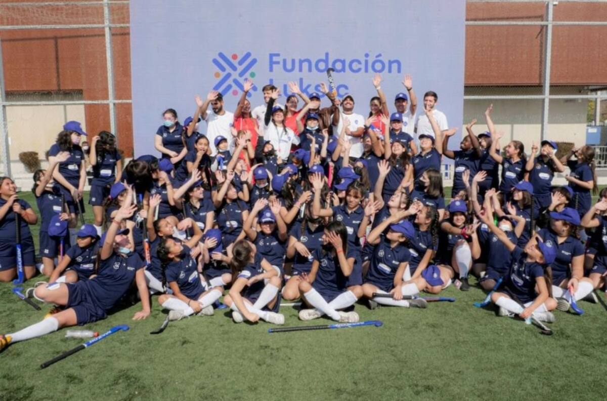 Fundación Luksic inaugura su programa de Escuelas de Hockey para niñas en Independencia, Peñalolén y Lo Prado