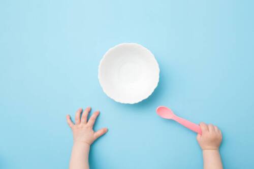 Conoce los alimentos que no deben comer los niños.