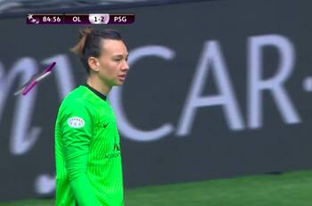 VIDEO: Tiane Endler se lució con espectacular atajada para clasificar al PSG a semis de Champions
