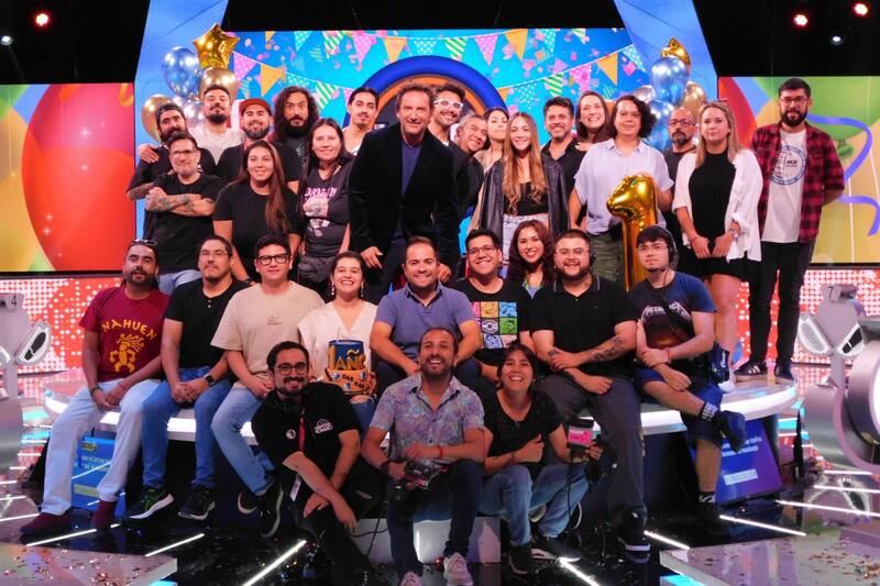 Grupo humano del programa de TVN celebraron las buenas cifras del show.