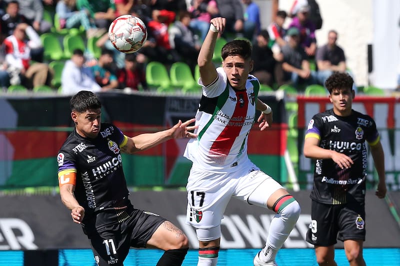 El ex zaguero de Palestino, hoy en el Atlético Mineiro, sorprendió desde el primer momento a Lucas Bovaglio.