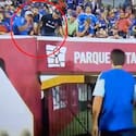 VIDEO | Resistido por la hinchada de la U: así se retiró Paqui Meneghini del Estadio Nacional