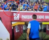 VIDEO | Resistido por la hinchada de la U: así se retiró Paqui Meneghini del Estadio Nacional