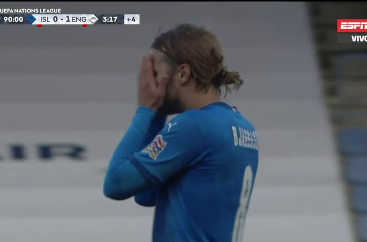 ¡Para no creer! Islandia falló un penal en el minuto 93 y perdió con Inglaterra