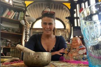 "Karaoke y catarsis": Tonka Tomicic reapareció en redes sociales con especial junta junto a compañeros de Canal 13