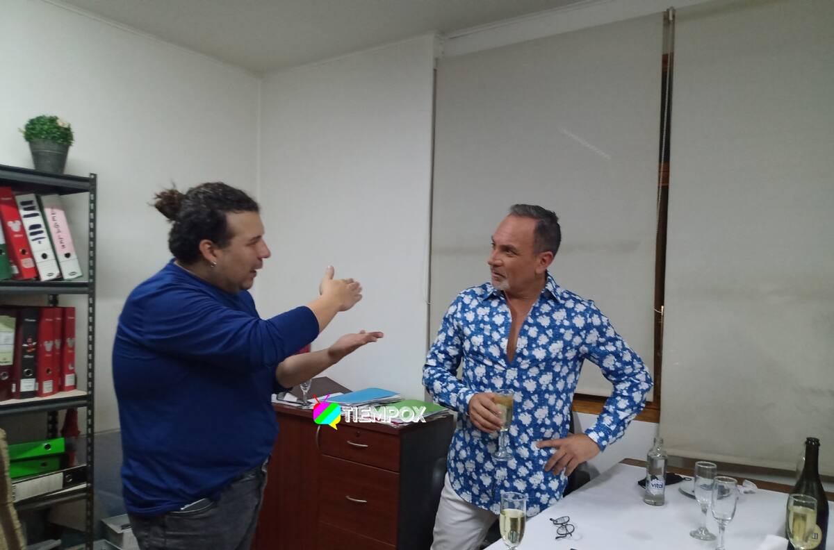 “Todavía no creo lo que pasó”: La emoción de Andrés Sáez, imitador de Lucho Jara en "The Covers", tras cantar en vivo junto al artista