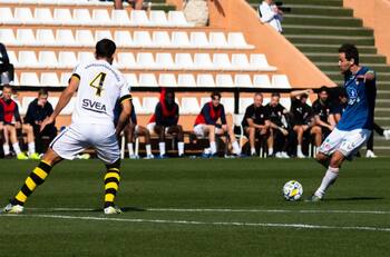 Otro delantero chileno destaca en Europa: fue capitán y anotó un doblete en el inicio de la pretemporada