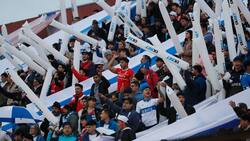 Pidió ayuda en redes sociales para hacer su tesis sobre la UC e ídolo del club le respondió