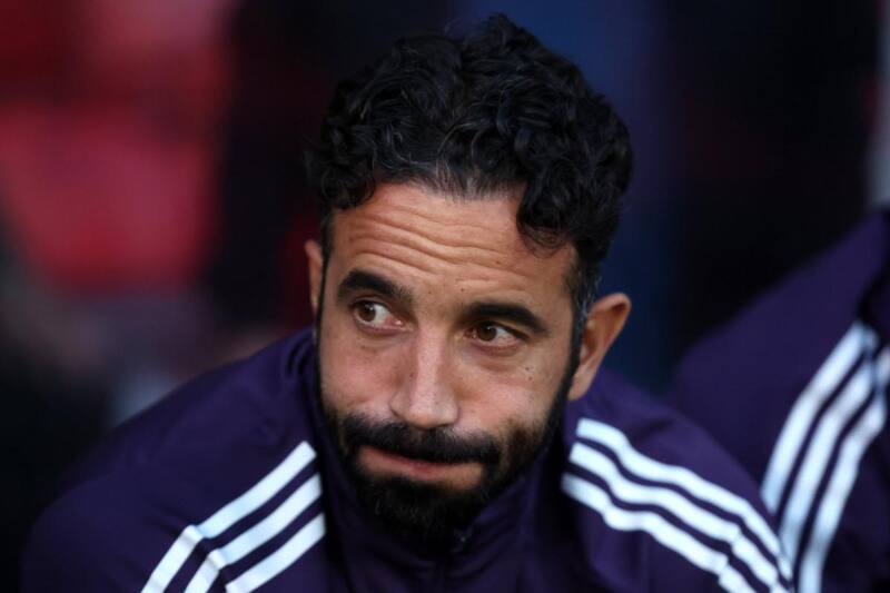 es duramente cuestionado tras la eliminación del Manchester United en segunda ronda de la EFL Cup