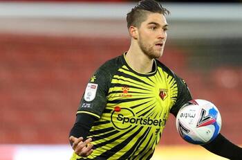Francisco Sierralta fue felicitado por Elton John gracias a su gran campaña con el Watford