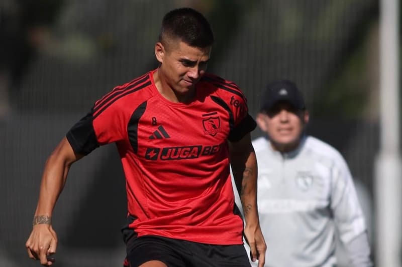 El volante comienza a sumar bonos para ser titular frente a Universidad de Chile. Foto: Colo Colo Oficial.