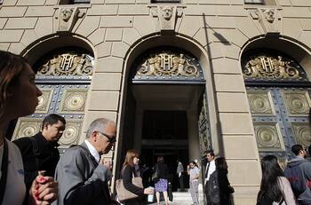 El Ministerio de Hacienda busca trabajadores y los sueldos superan los $5.462.561