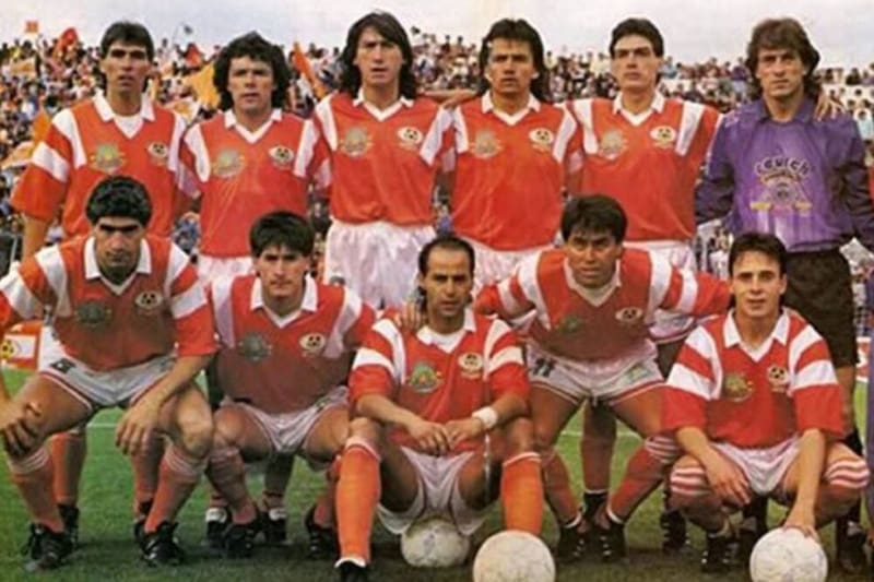 Marcelo Miranda en el poderoso equipo loíno que fue campeón de Chile. Es el segundo de pie, de derecha a izquierda, entre Leonardo Canales y Hugo González.