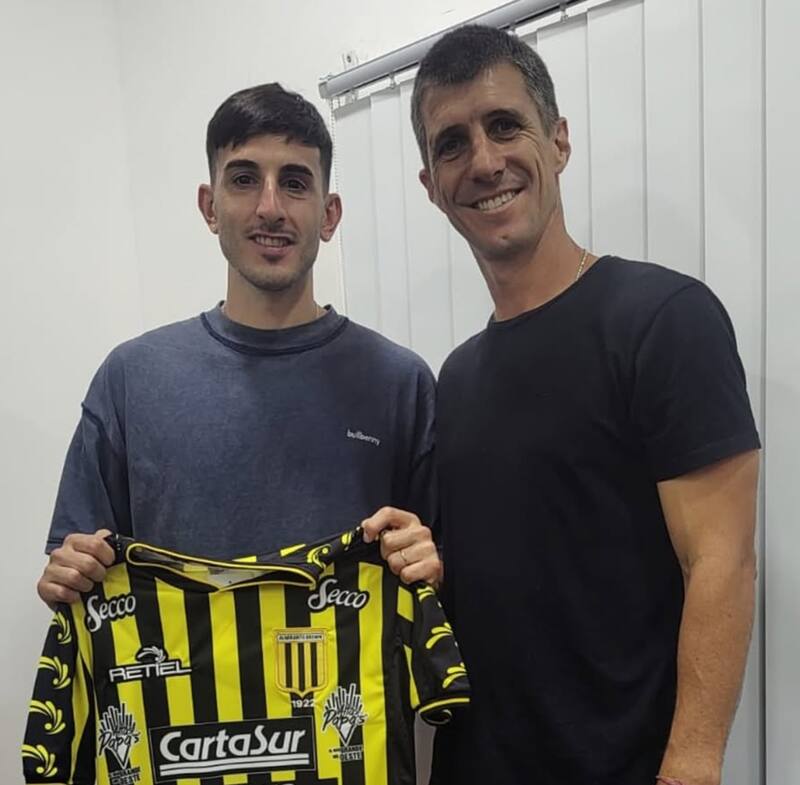 Juan Manuel Vázquez fue presentado en Almirante Brown de Argentina.