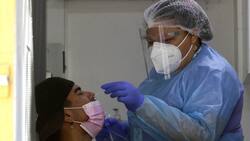 Covid-19: Minsal reporta que cantidad de casos activos en Chile supera capacidad del Estadio Nacional