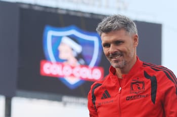 Ya convence a Ortiz: el “heredero” de Lucas Cepeda que suma las primeras loas en Colo Colo