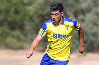 Y llegó el perdonazo: Tomás Alarcón volvió a trabajar en el Cádiz