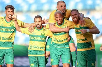 Van con todo: Colo Colo busca inversionistas para golpear el mercado de fichajes con Isidro Pitta