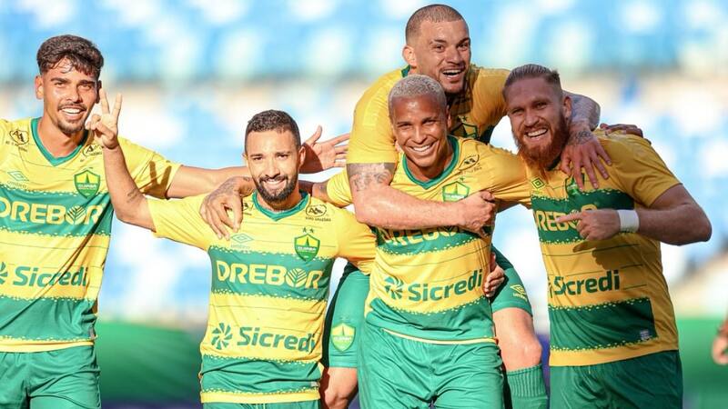 Van con todo: Colo Colo busca inversionistas para golpear el mercado de fichajes con Isidro Pitta