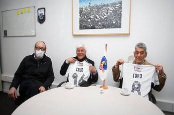 VIDEO | Íconos del Mundial del 62' y emblemas de Colo Colo recibieron el cariño en el Estadio Monumental