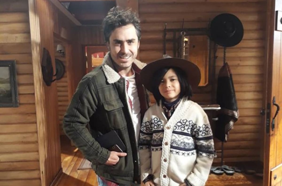 Simón Beltrán: el joven actor que se ha ganado un espacio en las teleseries de Mega