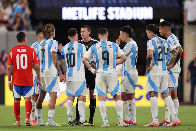 en el duelo de Argentina vs. Chile. Foto: EFE