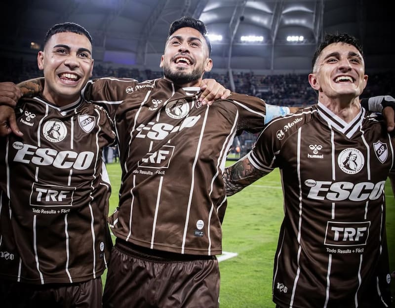 El defensor está en la órbita de Colo Colo y en Macul ya planean fórmulas para quedárselo. Foto: @DamiMarcovechio