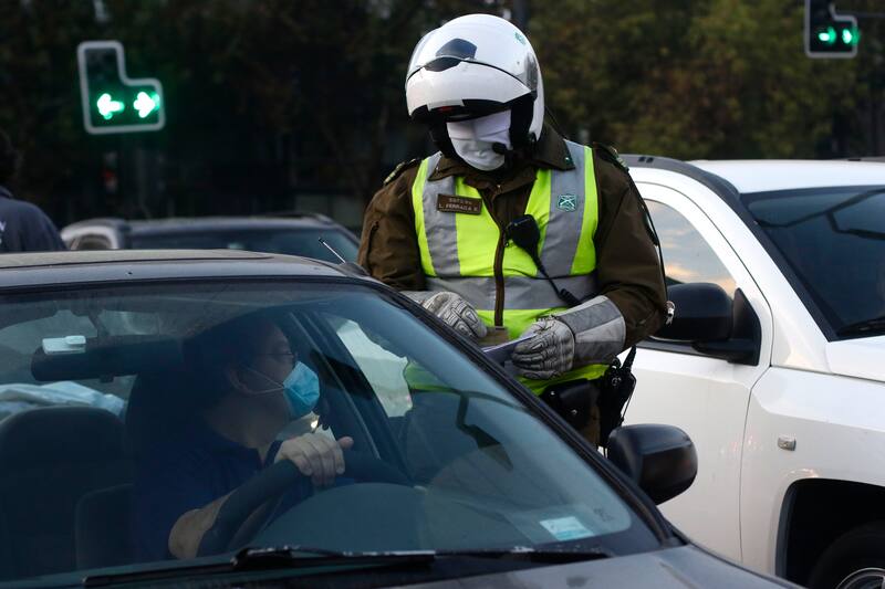 Conoce cuáles son los documentos esenciales que debes tener en tu vehículo al momento de ser controlado por Carabineros.