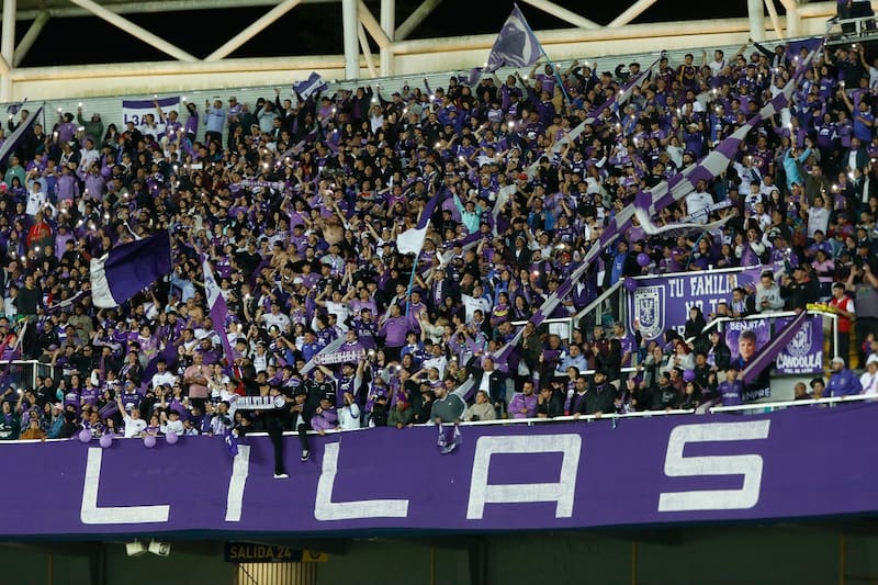 Los hinchas del León de Collao han apoyado en masa a su equipo. Agencia Aton