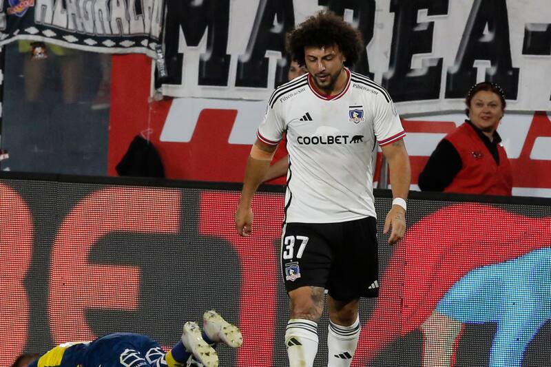 Maximiliano Falcón podría tener sanciones internas en Colo Colo tras su expulsión contra Everton.