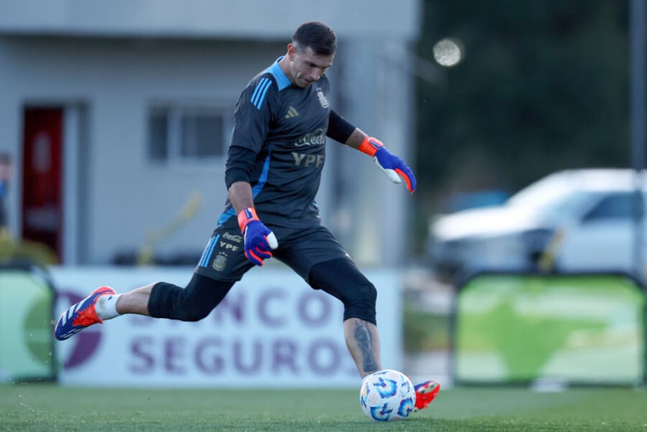 El arquero de Aston Villa será el arquero titular ante Chile. Foto: Aton.